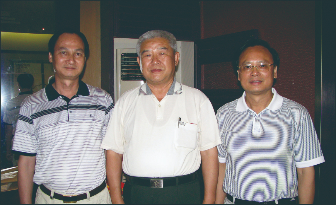 廣西區(qū)發(fā)改委領(lǐng)導(dǎo)陪同中國(guó)人民解放軍總參謀部政治部主任賈雪陽(yáng)軍（照片中）到公司實(shí)地考察，并給予“好安節(jié)電器”高度評(píng)價(jià)